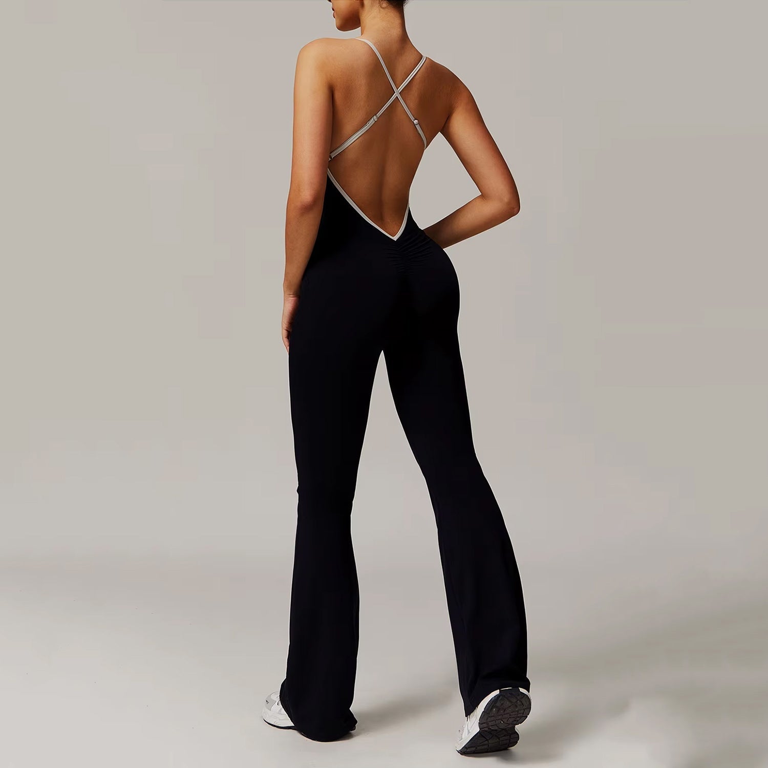 Çizgi Detaylı Sırt Dekolteli Büzgü Tulum