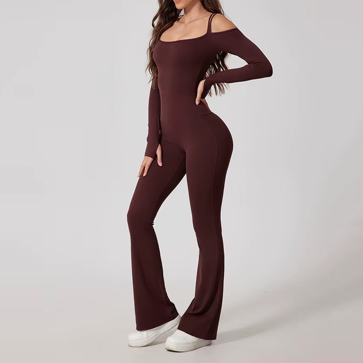 Düşük Omuzlu Askı Detaylı Flare Tulum