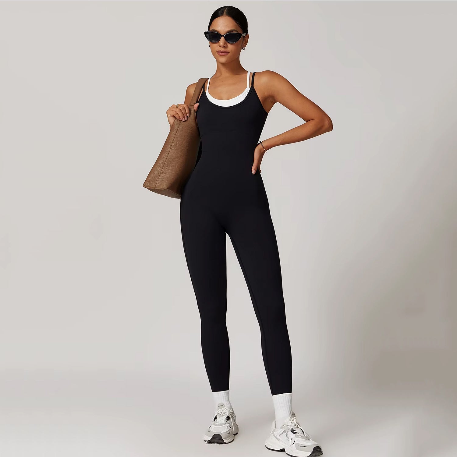 Beyaz Bra Detaylı İnce Askılı Tulum